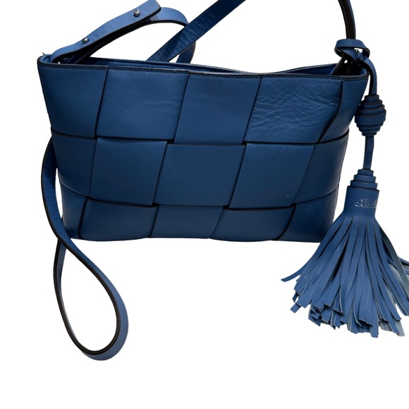 Vince Camuto Josy Leather Crossbody Bag Blue Woven Leather Tassel Zip Close - Picture 1 of 15